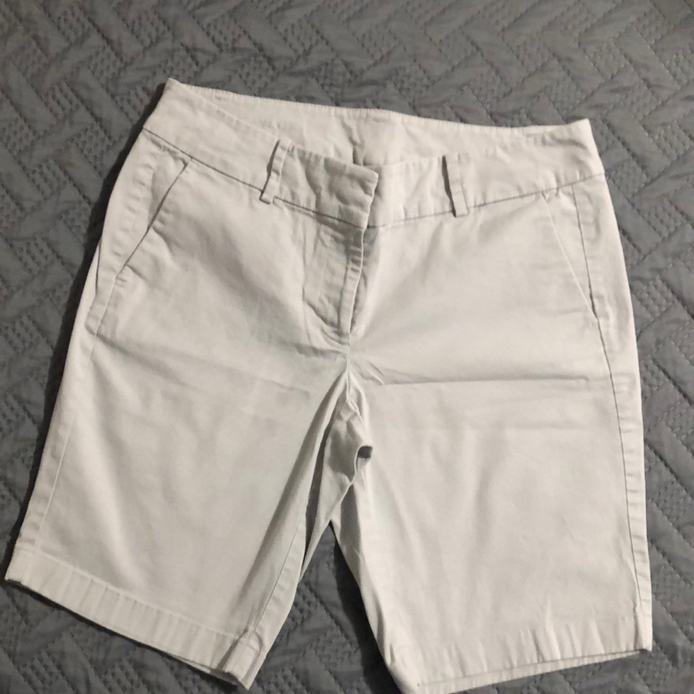 Ann Taylor Boardwalk Shorts, size 6P, khaki, EUC